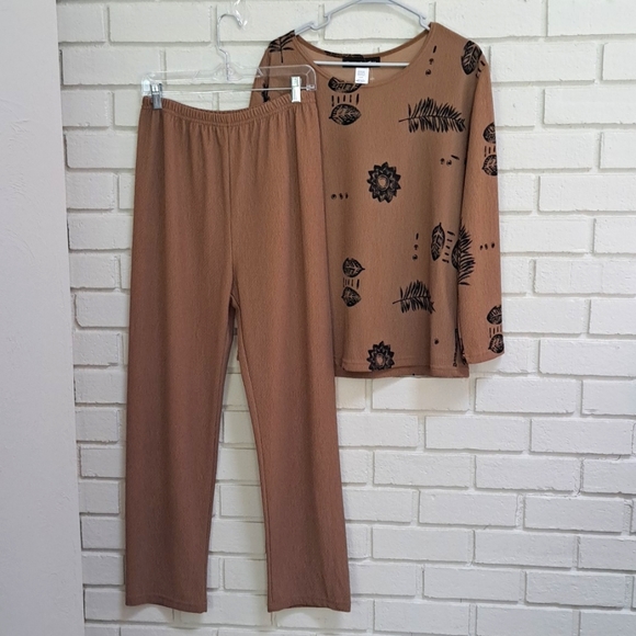 Simply Irresistible Pants - Simply Irresistable 2 Piece Taupe Floral/Leaf Outfit. Size XL